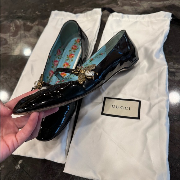 🐝GUCCI-Black Patent Leather Bee Mary Jane🐝 - Picture 2 of 12